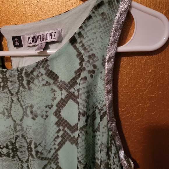 Snakeskin Jennifer Lopez top - Picture 5 of 7
